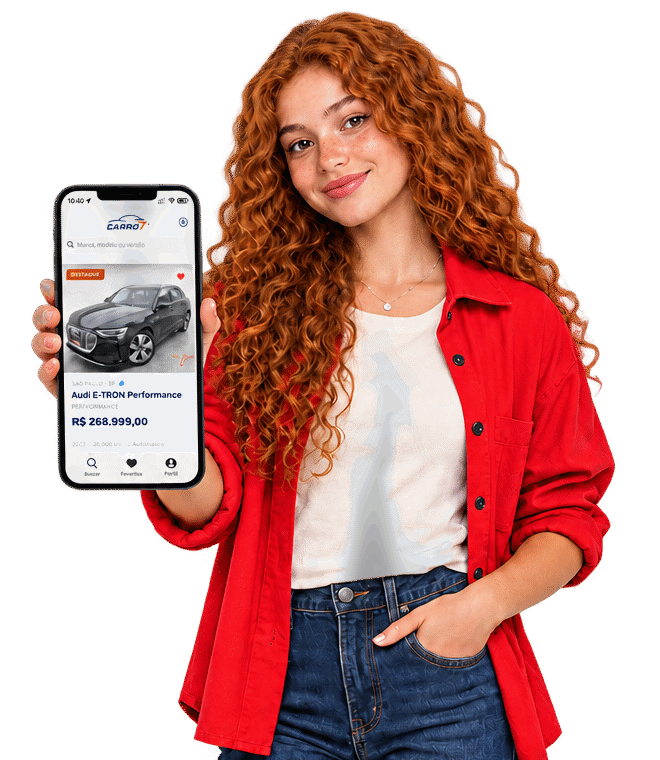 Embaixadora do Carro 7 mostrando o app no celular